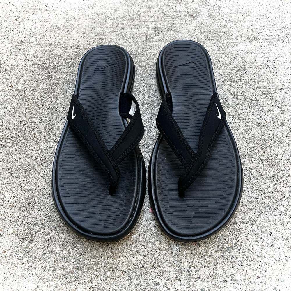 WMNS NIKE ULTRA CELSO THONG TRIPLE BLACKS FLIP FLOPS - Picture 7 of 11